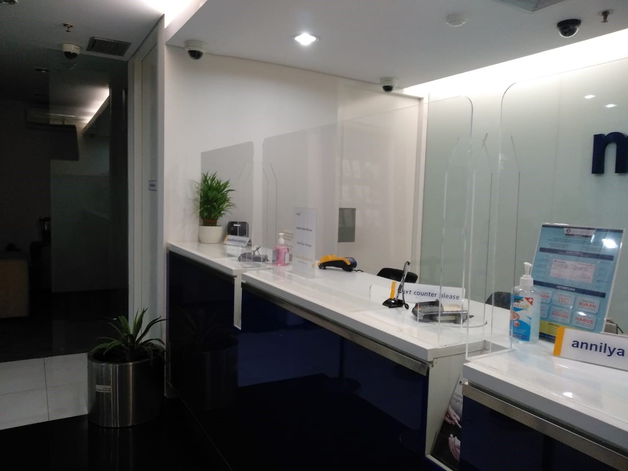 jual akrilik pembatas meja kantor